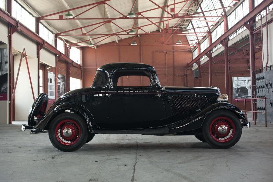  Ford V8 DeLuxe 3-Window Coupe 1933 года  (фото 22 из 25)